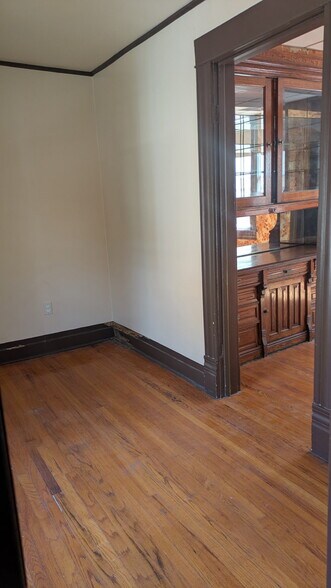 Building Photo - 3621 S Hamilton Ave