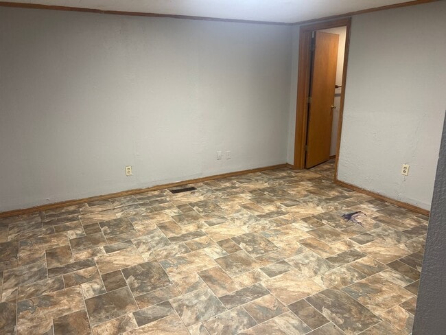 Building Photo - comfortable and convenient : 3-bedroom, 1-...