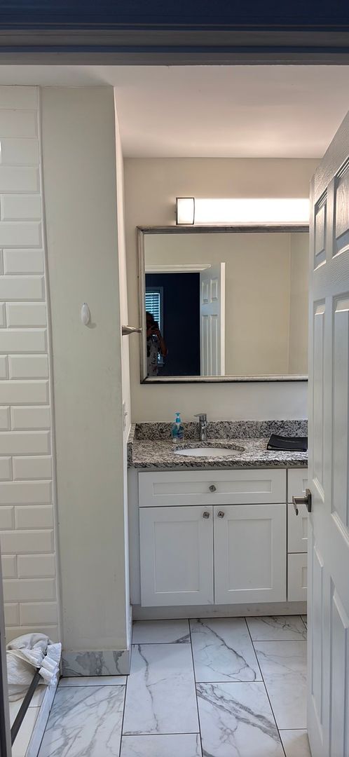 Building Photo - Nice 4 bedroom/5.5 bath home on N. Ocean Boulevard