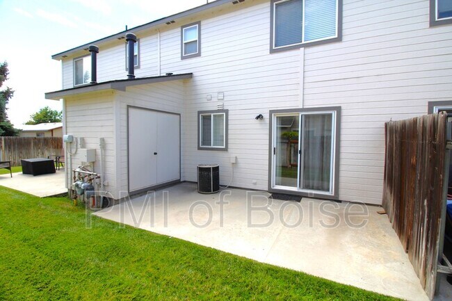 Building Photo - 633 W Idaho Ave