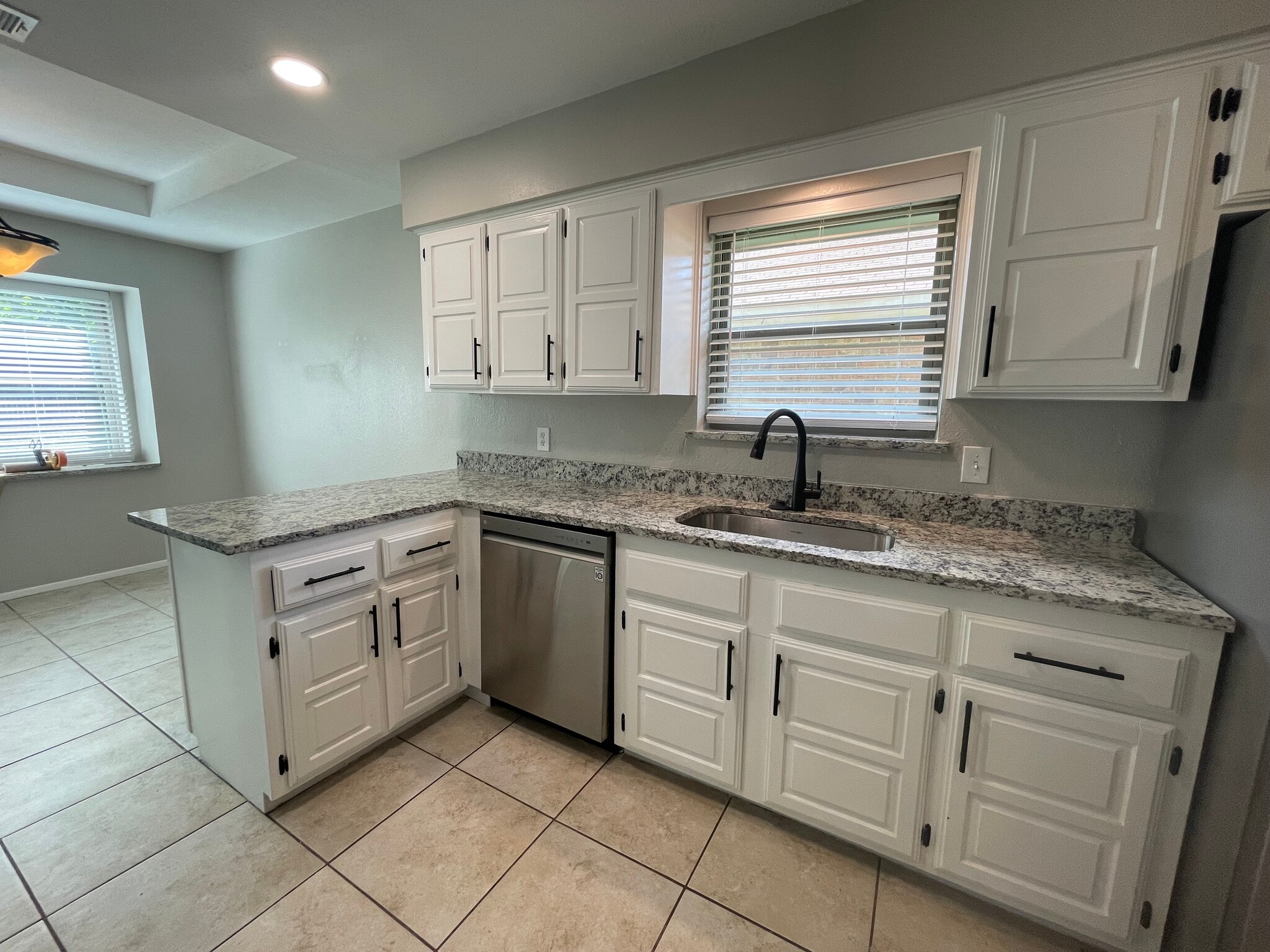 Building Photo - 3924 Waterford Way