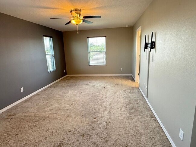 Building Photo - 5/3 Near Clermont -$500 OFF THE FIRST MONTH'S RENT