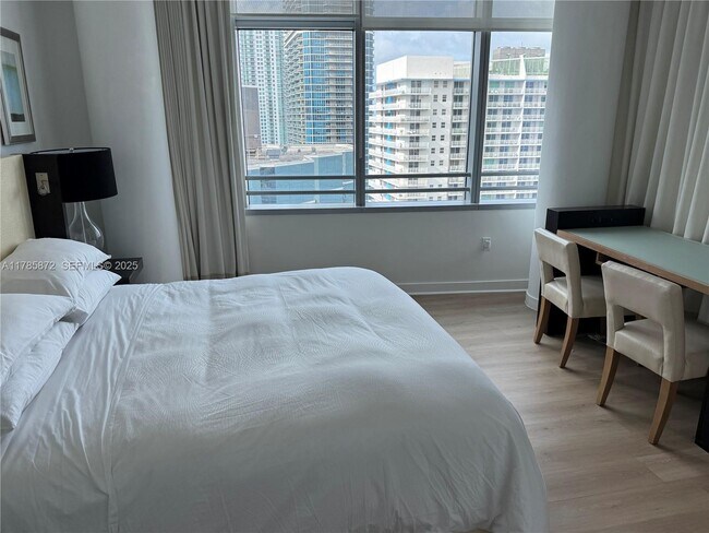 Building Photo - 1395 Brickell Ave