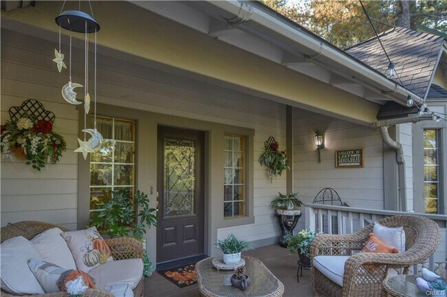 Building Photo - Charming Mountain Retreat across from Golf Course