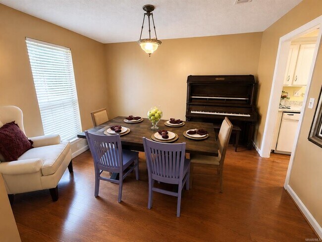 Building Photo - 2940 Willow Ln Dr