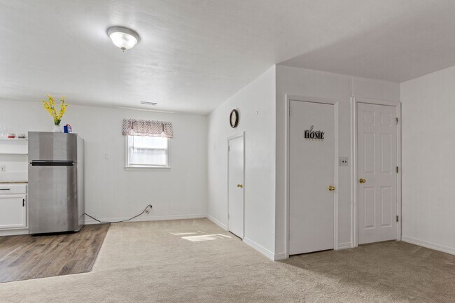 Building Photo - Cute-as-a-Button 2BR/2BA Apartment in Williamsburg VA | Private Entrance + Utilities Included