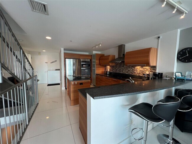 Building Photo - 2950 NE 188th St