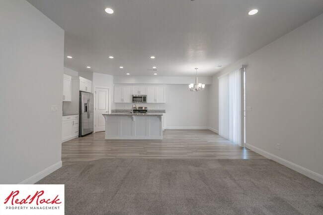 Building Photo - Modern Townhome in Desirable Hurricane Hei...