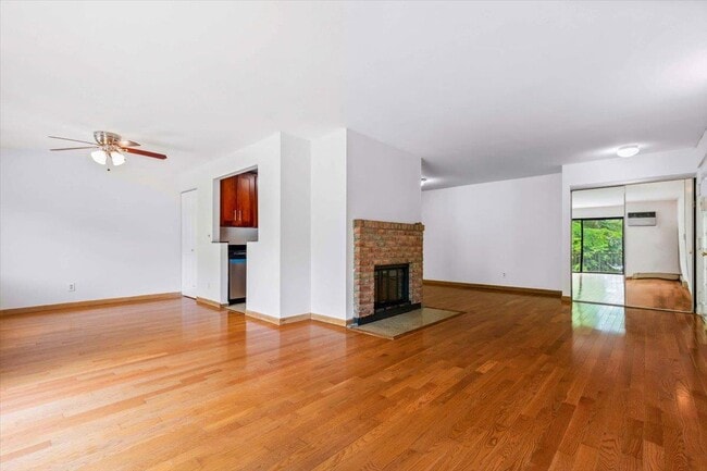 Building Photo - 555 Central Park Ave