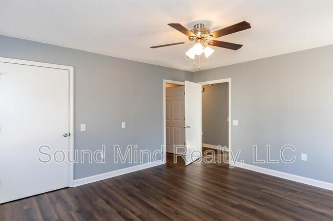 Building Photo - 700 Western Ave