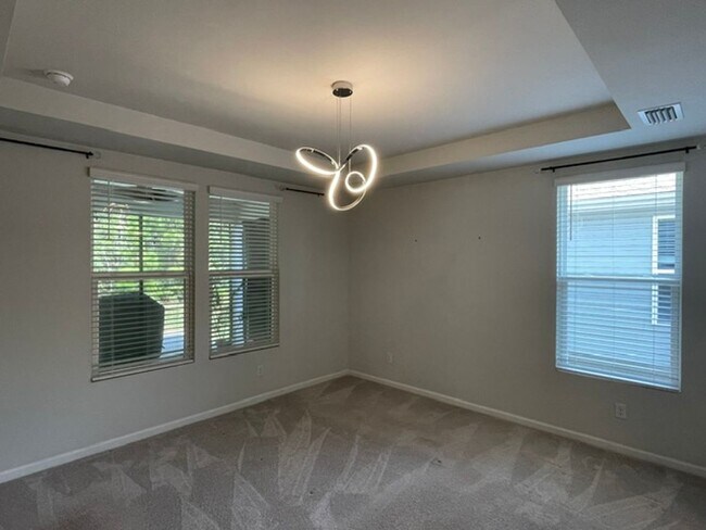 Building Photo - 802 Destiny Dr