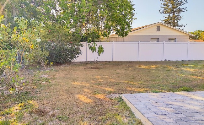 Building Photo - 160 Jalapa Dr