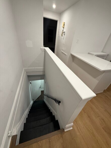 Building Photo - 205 N 65th St