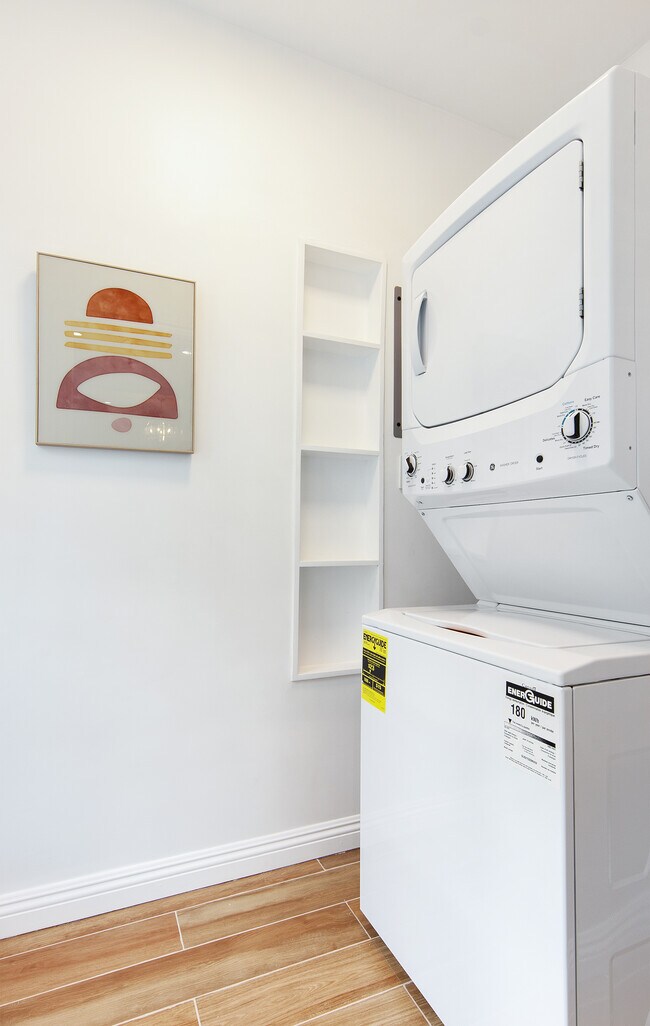 Building Photo - 422 Smithwood Dr