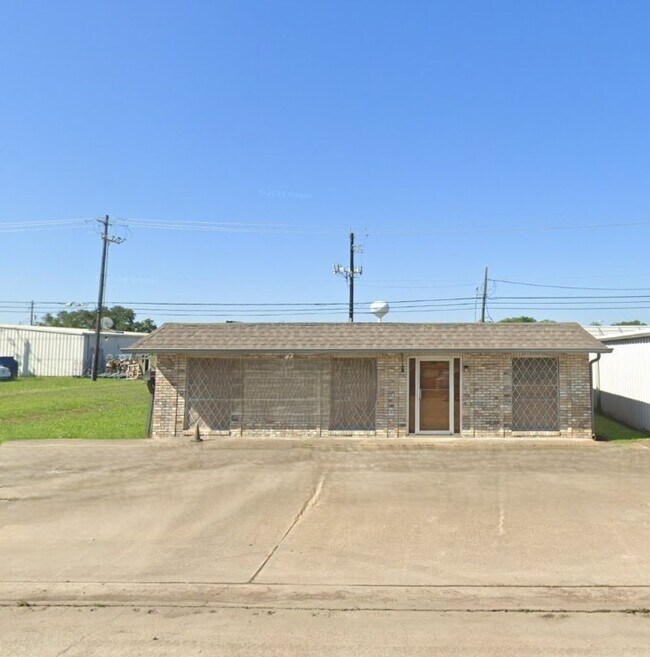 Building Photo - 1301 N Avenue H