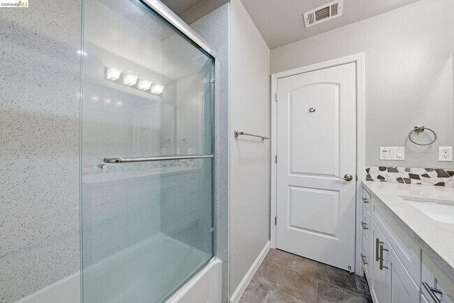 Building Photo - 817 Estancia Ter