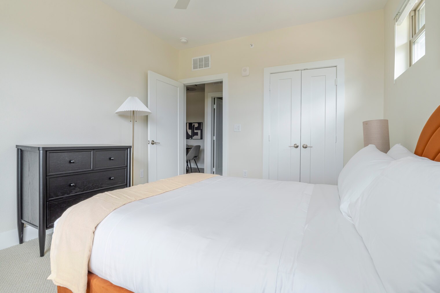 Building Photo - 1501 W Howard Ln