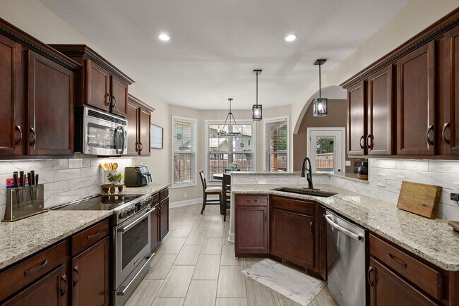 Building Photo - Pet Friendly Four Bedroom with Bonus!
