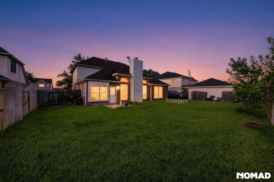 Building Photo - 1811 Quiet Hollow Dr