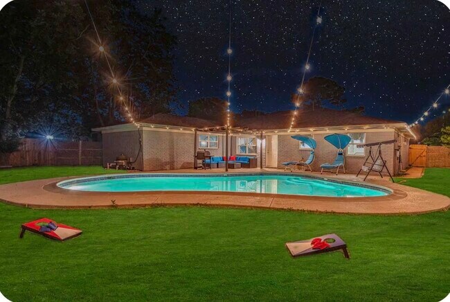 Building Photo - 8411 Garden Parks Dr