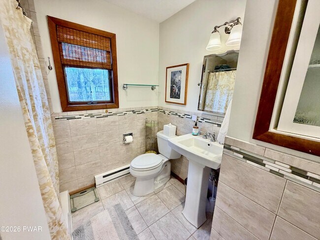 Building Photo - 811 Paddock Ct