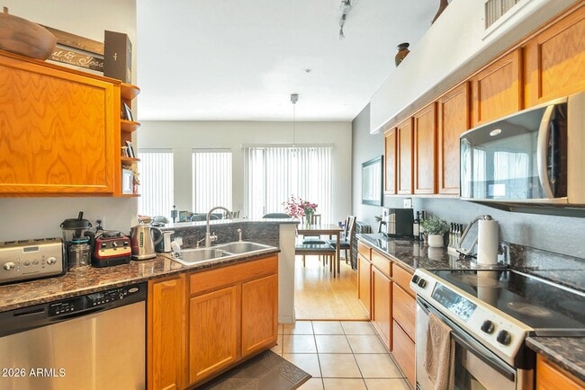 Building Photo - 2019 E Campbell Ave