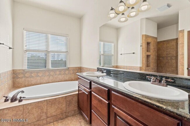 Building Photo - $500 off first months rent, Beautiful Home...