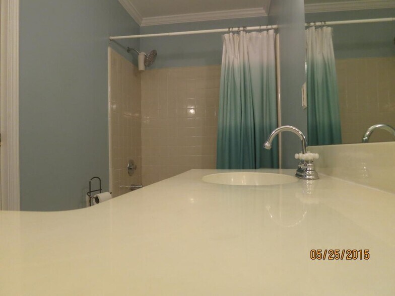 master bath - 3437 Golf Club Ln