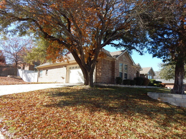 Building Photo - 1806 Iron Jacket Trail