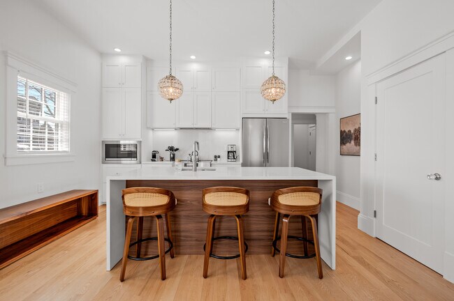 Building Photo - 30 E Main St