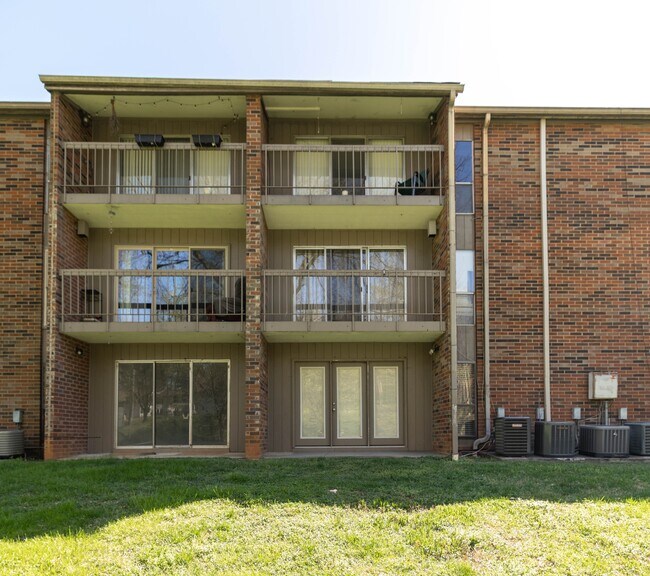 Building Photo - 431 Canberra Dr