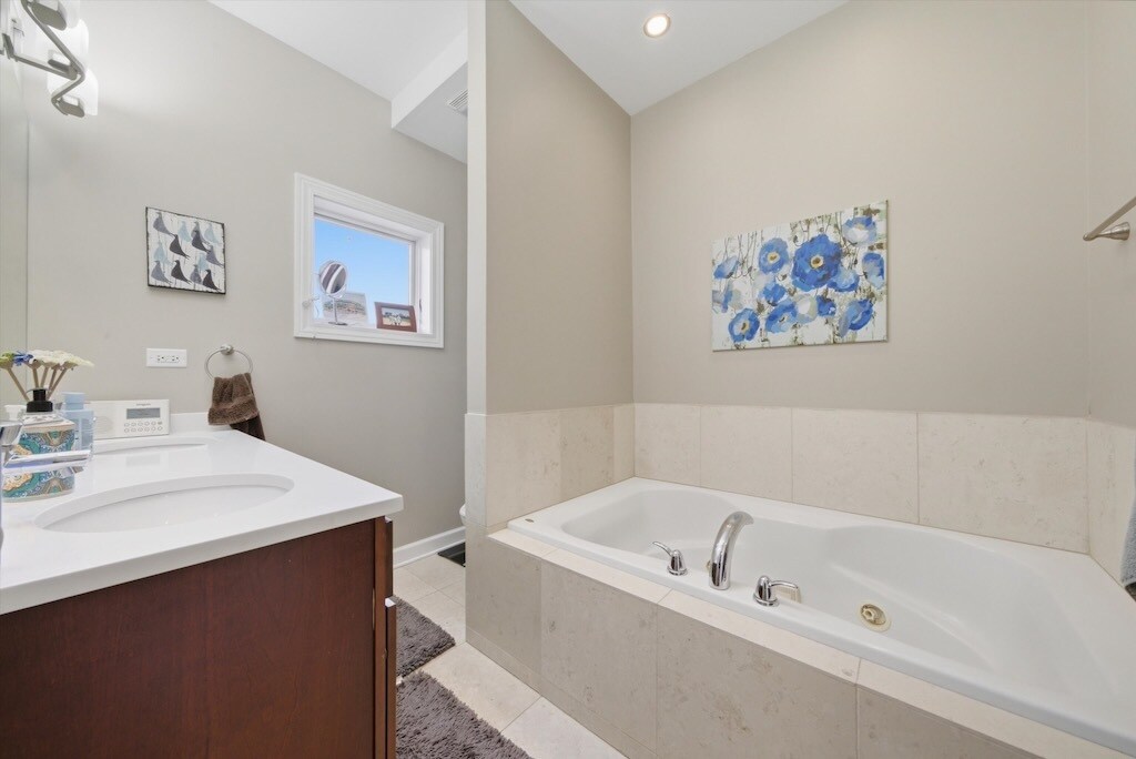 Building Photo - 2114 W Rice St