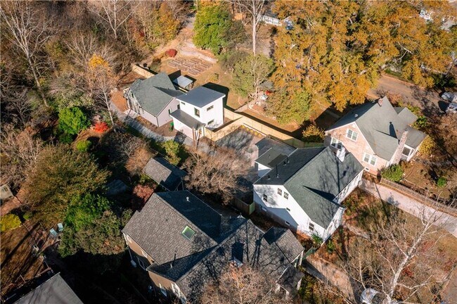 Building Photo - 845 Ormewood Terrace SE