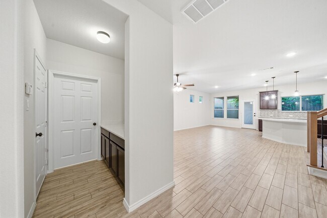 Building Photo - 8663 Cedardale Park Dr