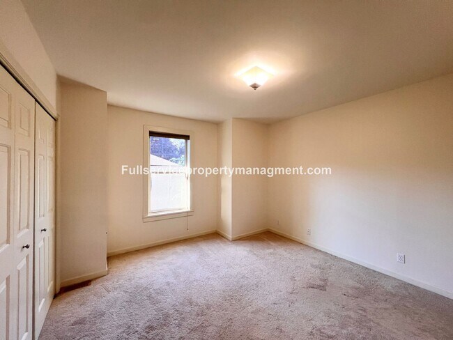 Building Photo - Beautiful Mercer Island Home with Private Hot Tub Pavillion & Spacious Floor Plan