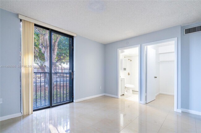 Building Photo - 6795 SW 132nd Ave