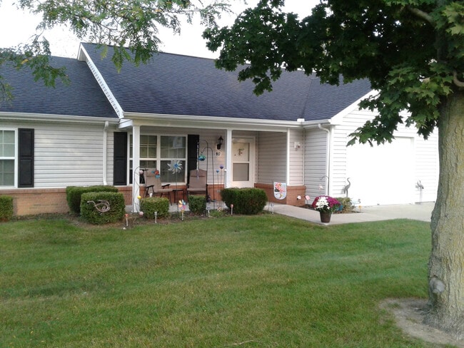 Building Photo - Hampton Pointe