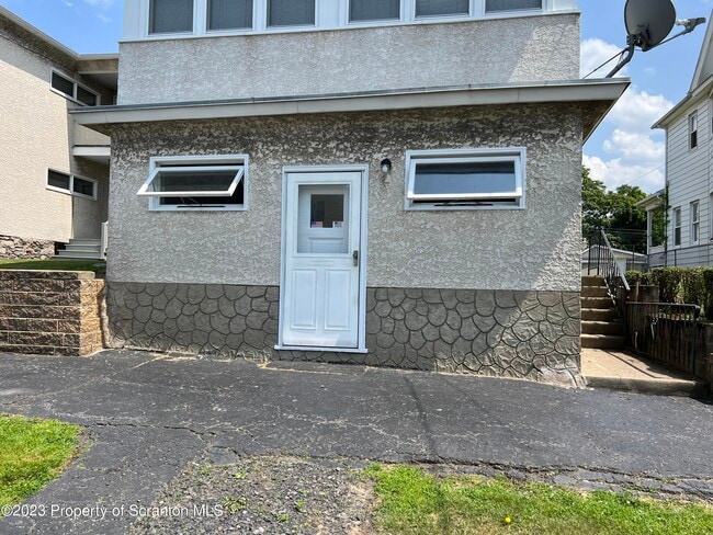 Primary Photo - 913 S Webster Ave