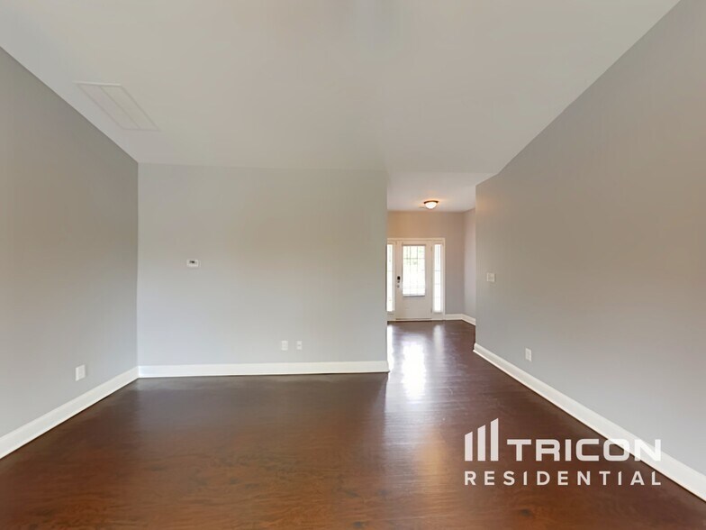 Building Photo - 249 White Creek Dr