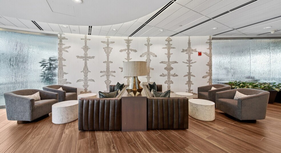 Building Photo - 354 W Hubbard St