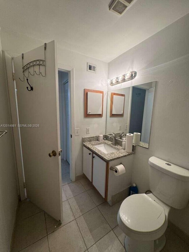 Building Photo - 9999 Summerbreeze Dr