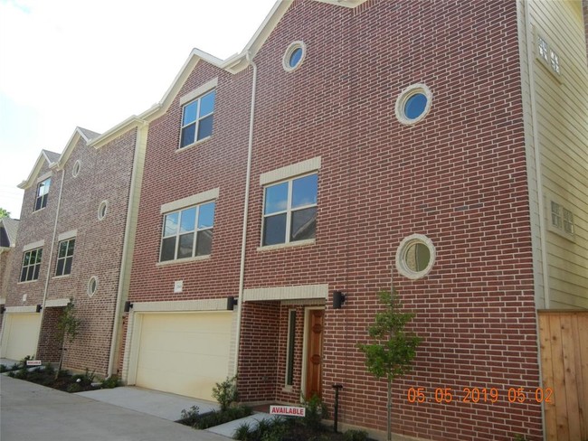 Primary Photo - 11520 Main Elm Dr