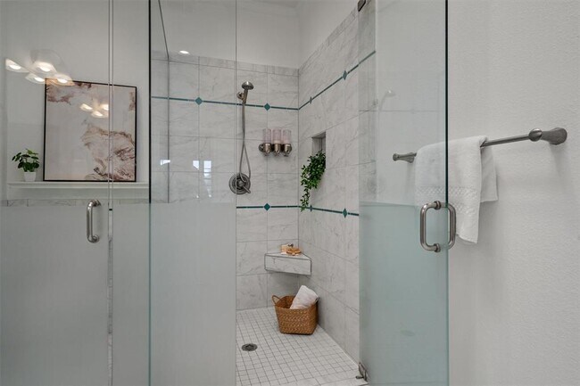 Building Photo - 506 W 33rd St