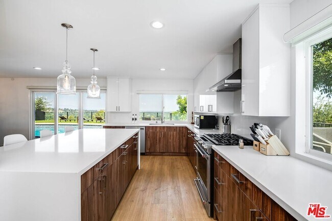 Building Photo - 6426 Ellenview Ave