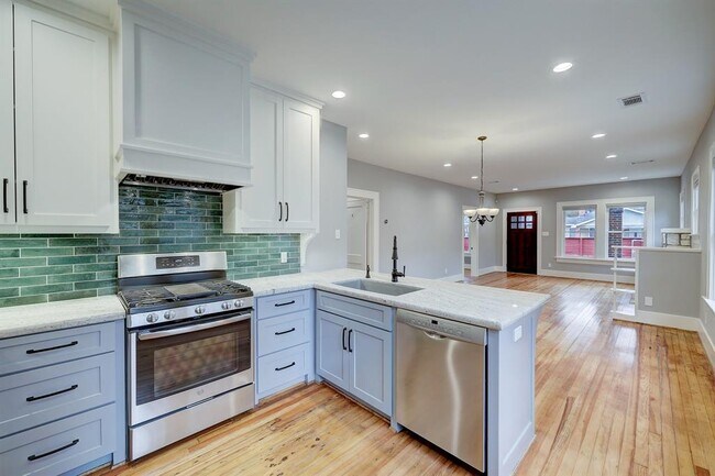 Building Photo - 2610 White Oak Dr