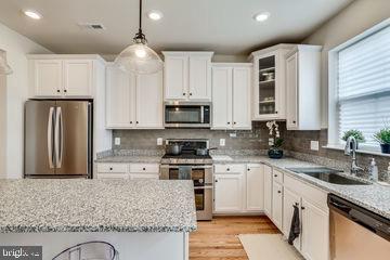 Building Photo - 612 Totten Pl NE