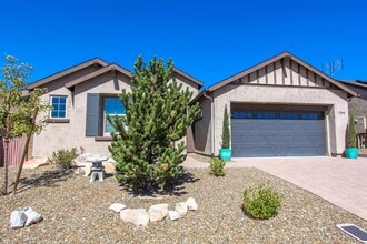 Building Photo - Two Bedroom Plus Den Home in Granite Dells Estates