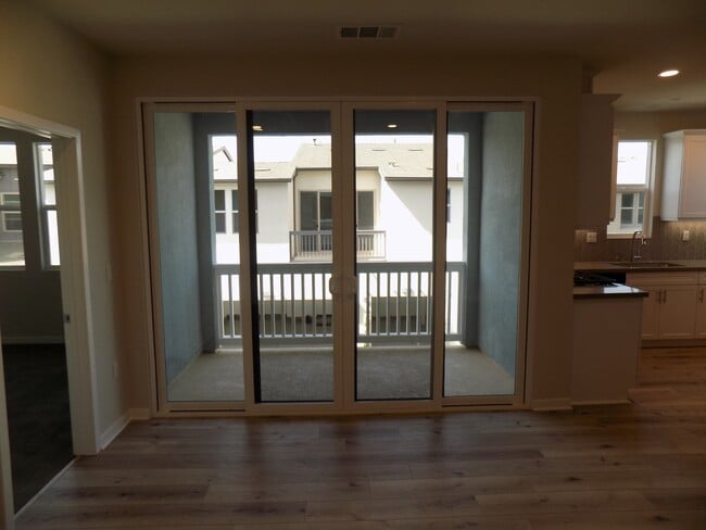 Building Photo - Beautiful 1 Bedroom 1 Bath Condo in Ranch ...