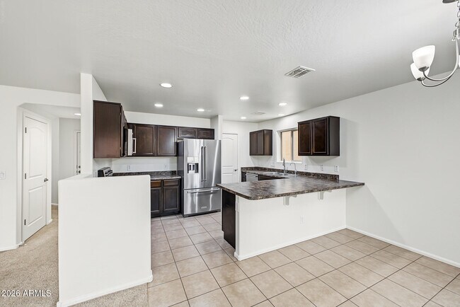 Building Photo - 6135 E Paradise Ln