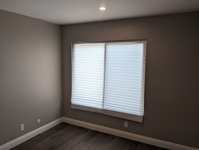 Building Photo - 4 Bed-2.5 Bath Two Story Home in San Diego